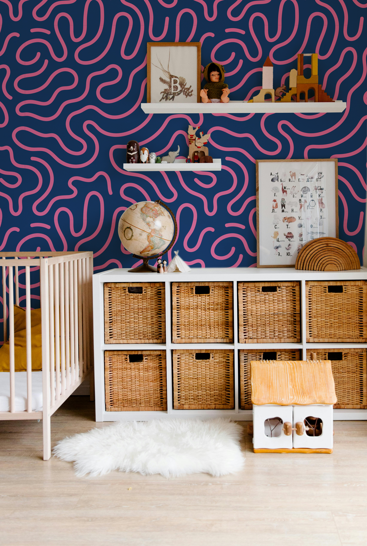 Nova Flow – Navy & Pink Abstract Squiggle Wallpaper